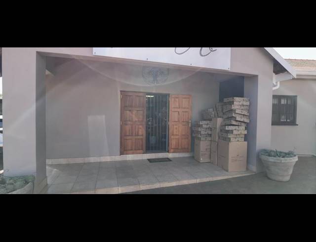 BUSINESS PROPERTY TO RENT IN LYNNWOOD